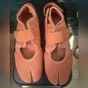 Nike Air Rift Lace Healing Orange Tabi Shoes HM8288-800 Women’s 11 / Men’s 9.5